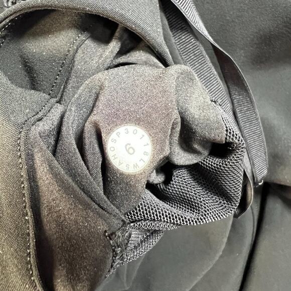 Lululemon On The Fly Pant Woven 28" SIZE 6 Black Joggers Flowing Fabric Travel - Picture 5 of 11